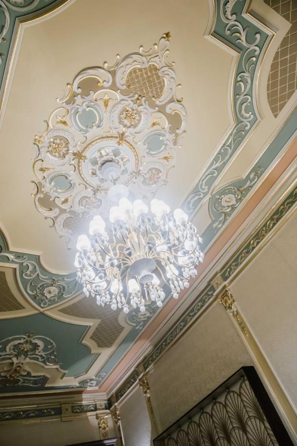 Myr Palacio Vallier Valencia Bagian luar foto Ceiling of the ballroom