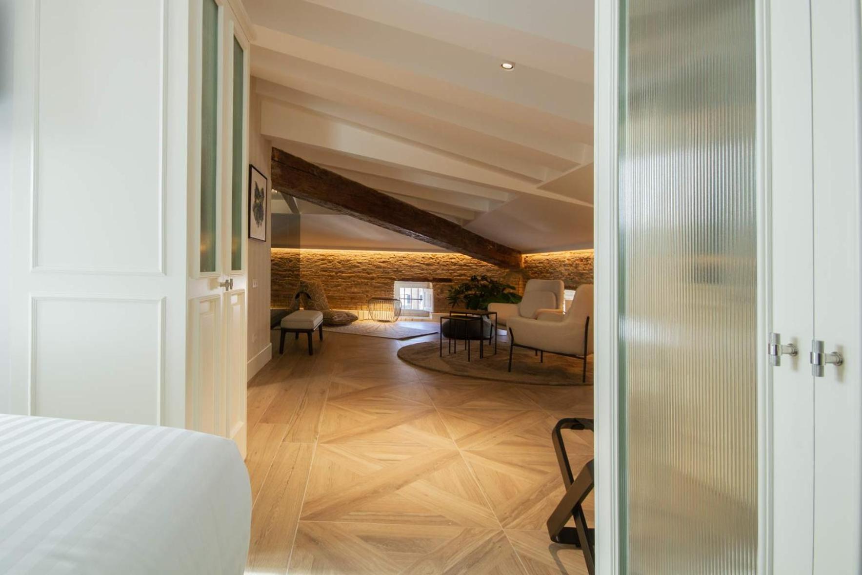Myr Palacio Vallier Valencia Bagian luar foto A suite at the Hotel Herzog