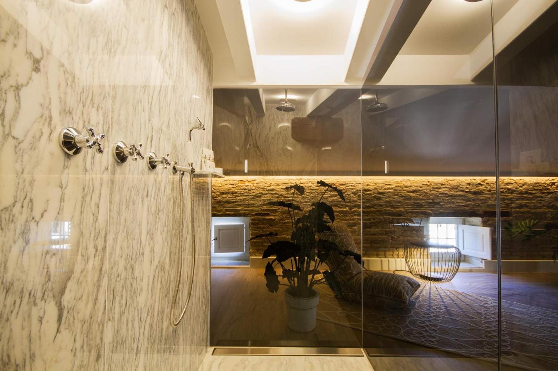 Myr Palacio Vallier Valencia Bagian luar foto Bathroom