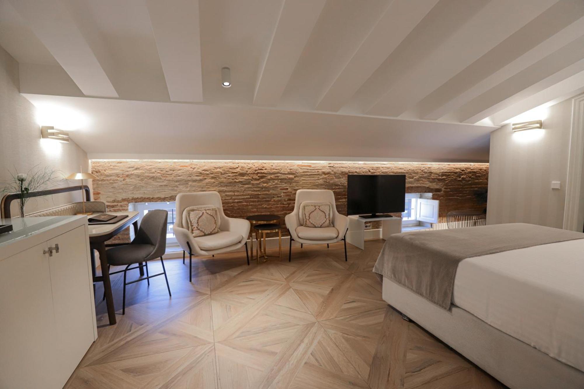 Myr Palacio Vallier Valencia Bagian luar foto A room at the hotel