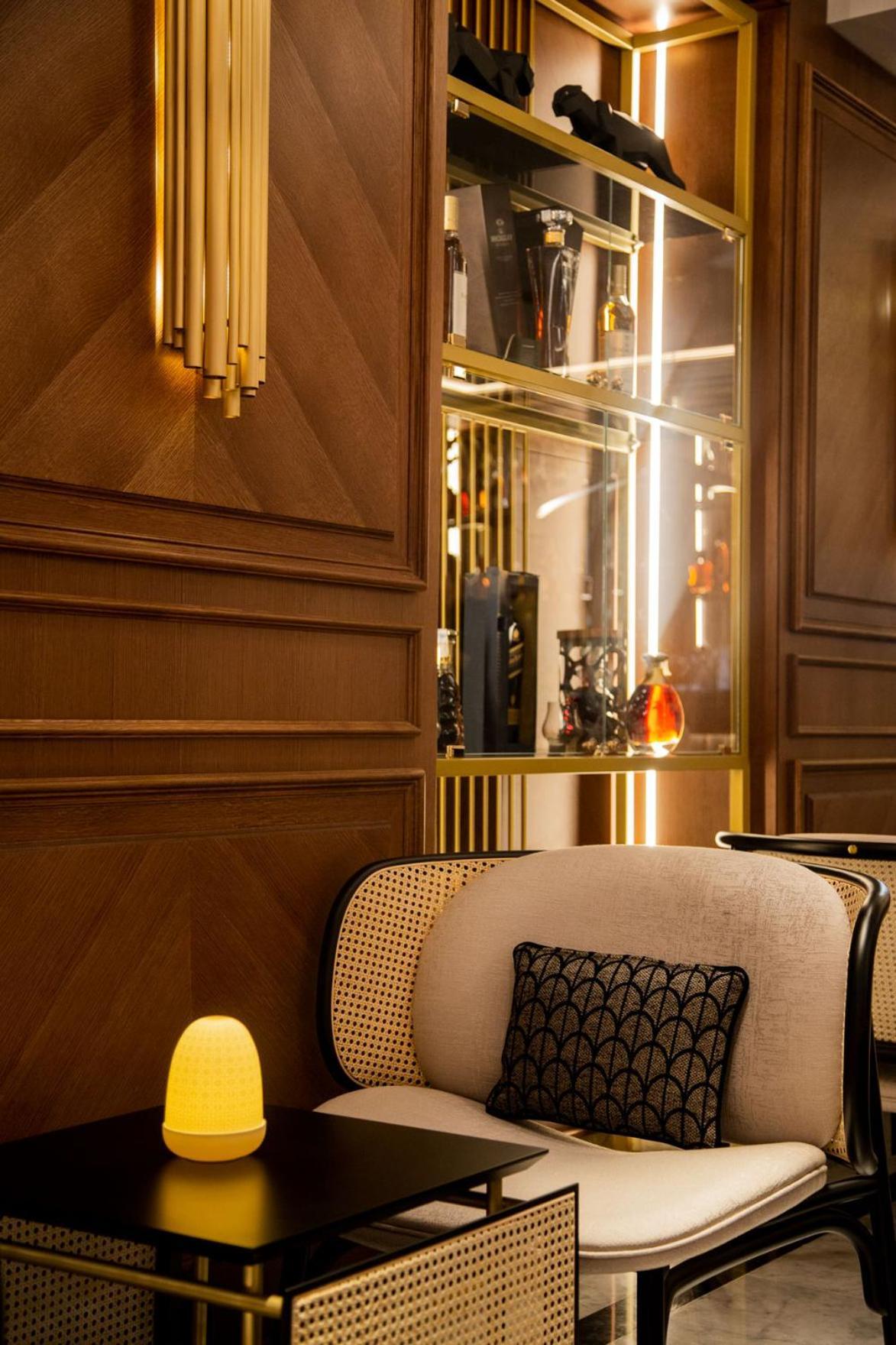 Myr Palacio Vallier Valencia Bagian luar foto The interior of the bar