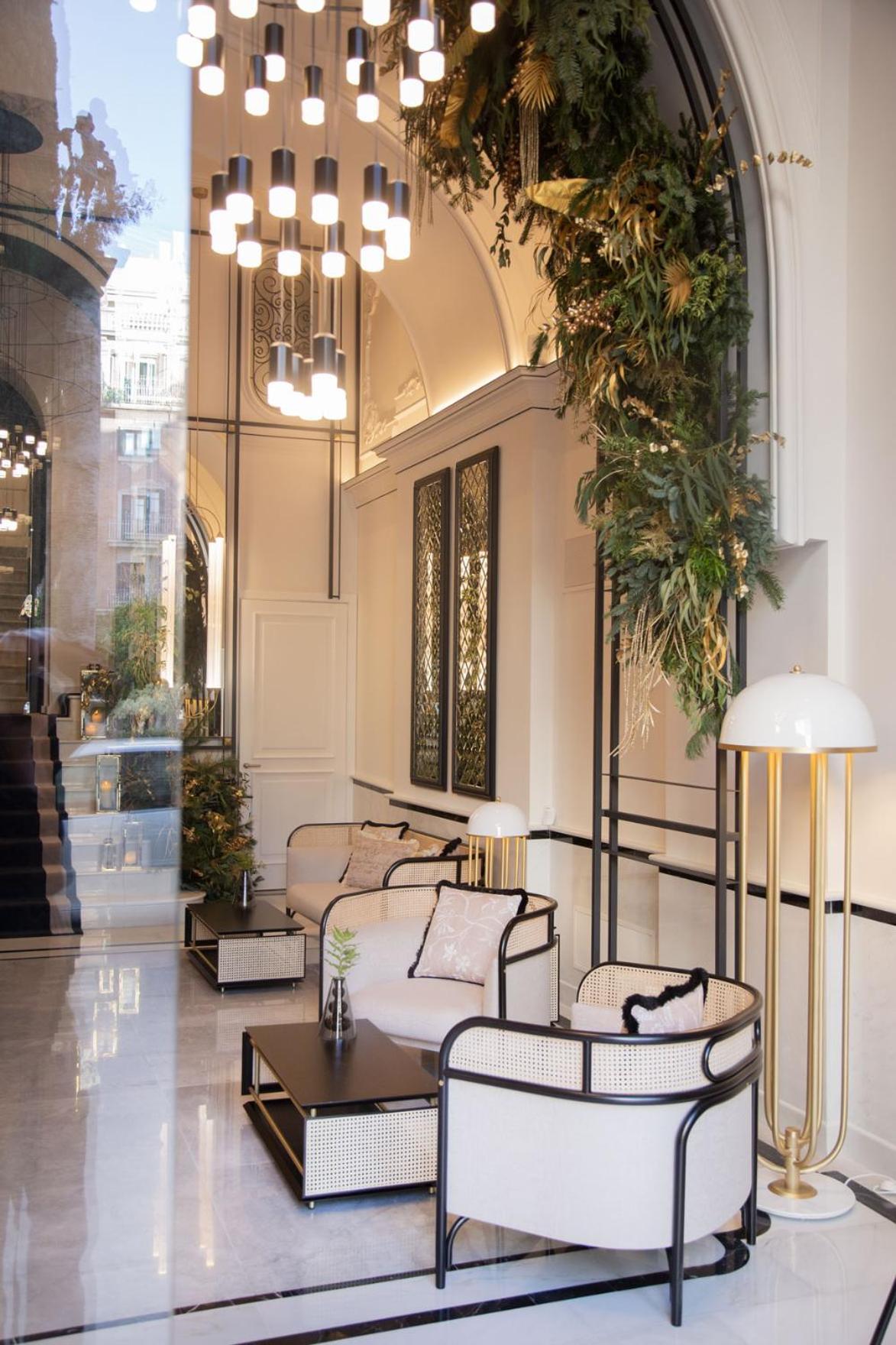 Myr Palacio Vallier Valencia Bagian luar foto The lobby of the hotel