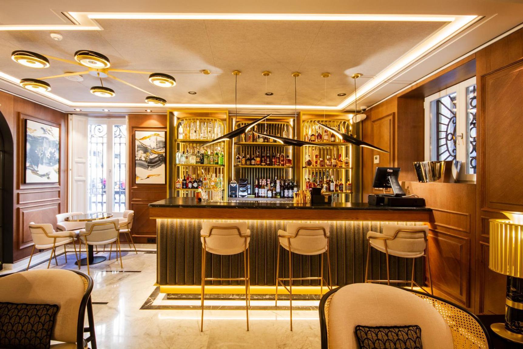 Myr Palacio Vallier Valencia Bagian luar foto The bar at the hotel