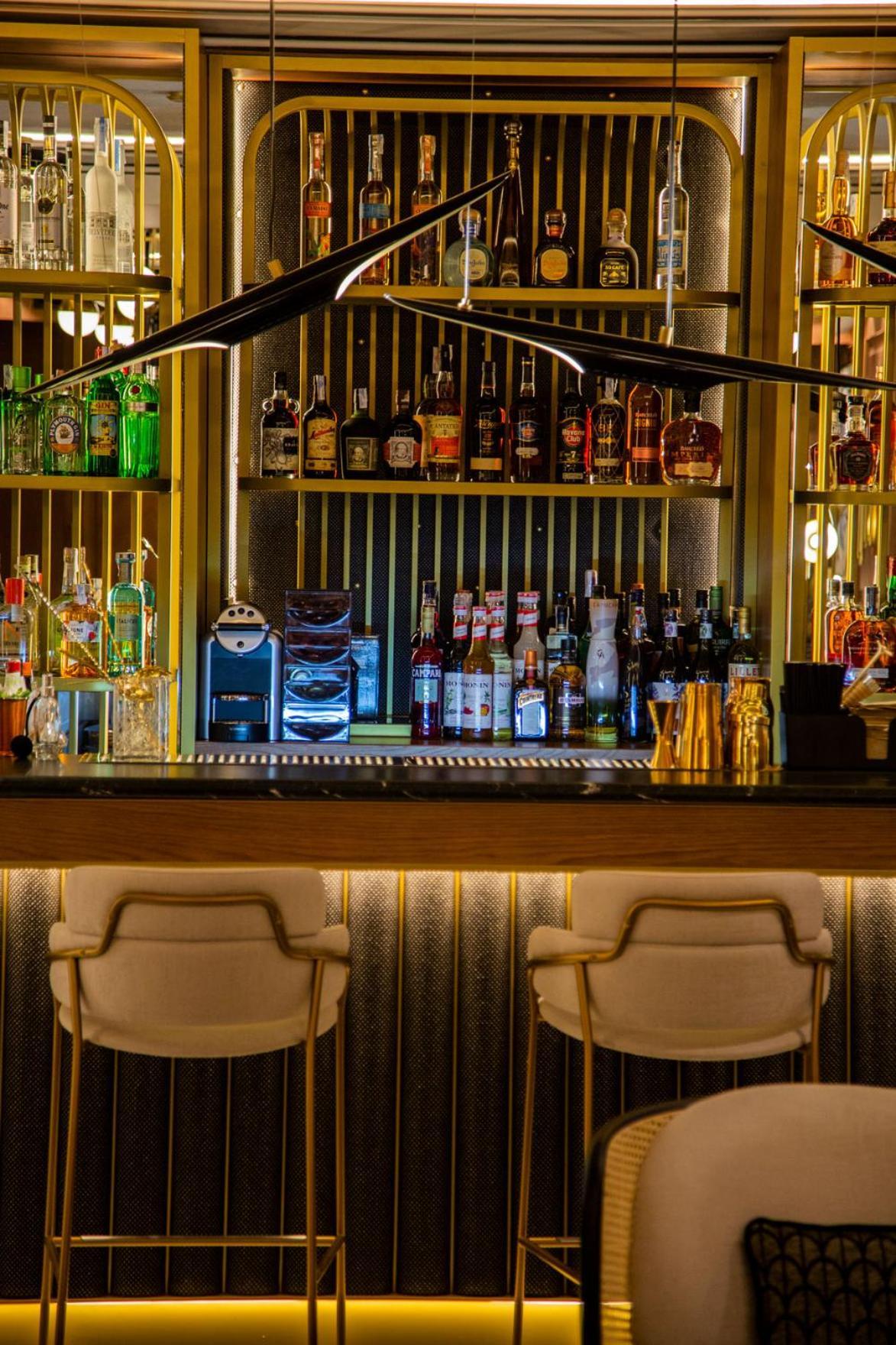 Myr Palacio Vallier Valencia Bagian luar foto The bar at the 1900 restaurant