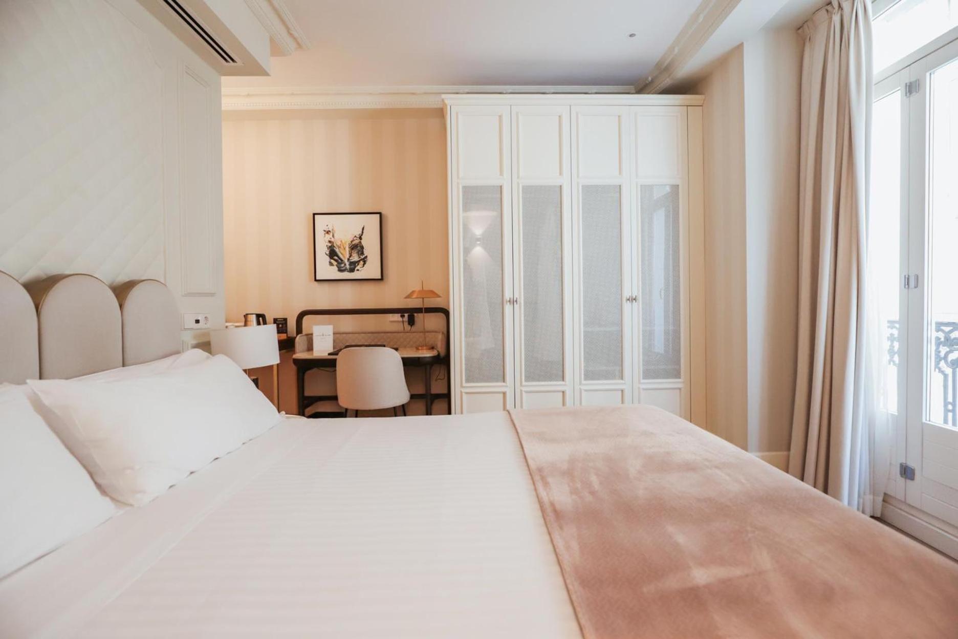 Myr Palacio Vallier Valencia Bagian luar foto A room at the hotel