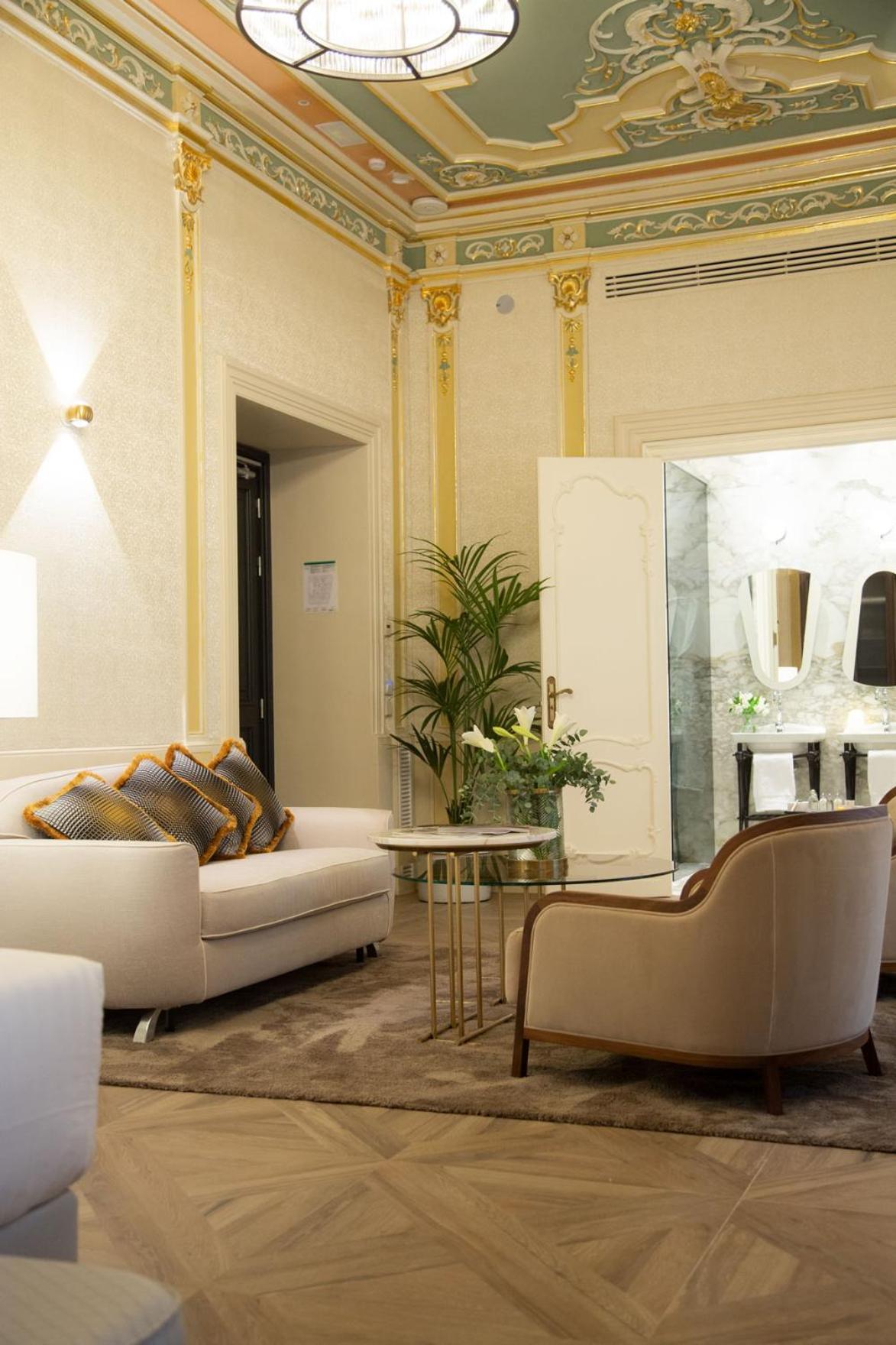 Myr Palacio Vallier Valencia Ruang foto The interior of the hotel