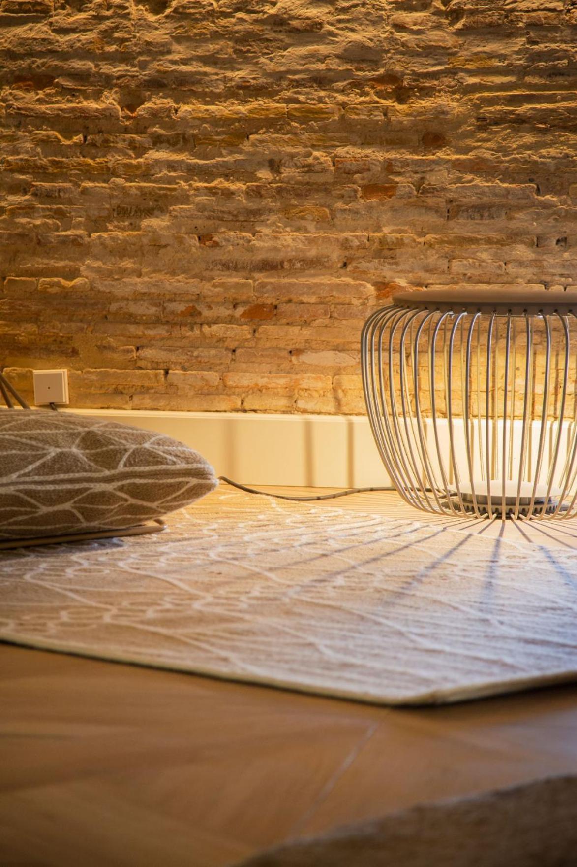 Myr Palacio Vallier Valencia Ruang foto A lamp
