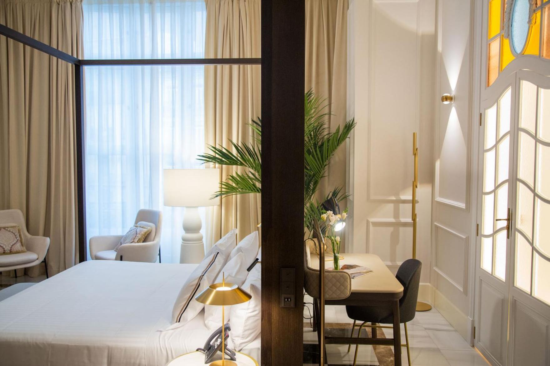 Myr Palacio Vallier Valencia Ruang foto A room at the hotel