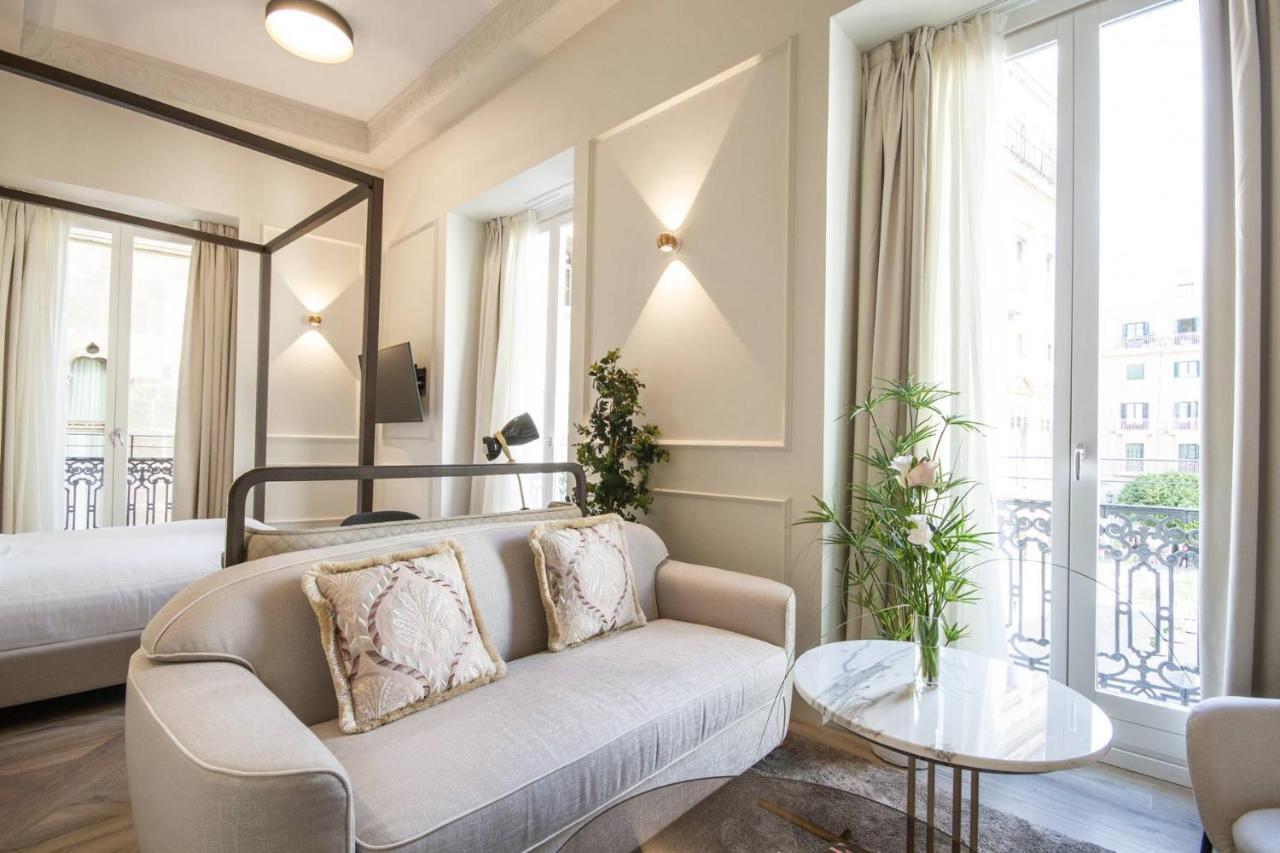 Myr Palacio Vallier Valencia Bagian luar foto A room at the hotel