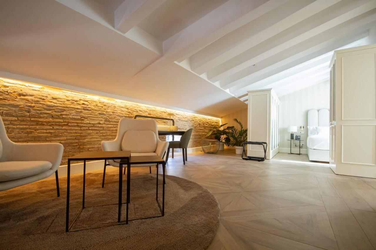 Myr Palacio Vallier Valencia Bagian luar foto Interior of the hotel
