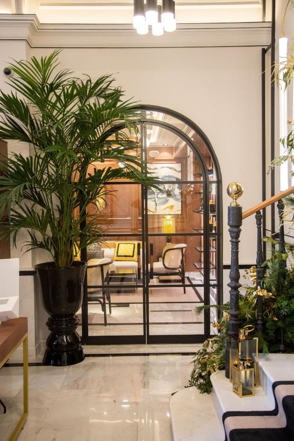 Myr Palacio Vallier Valencia Bagian luar foto Interior of the hotel